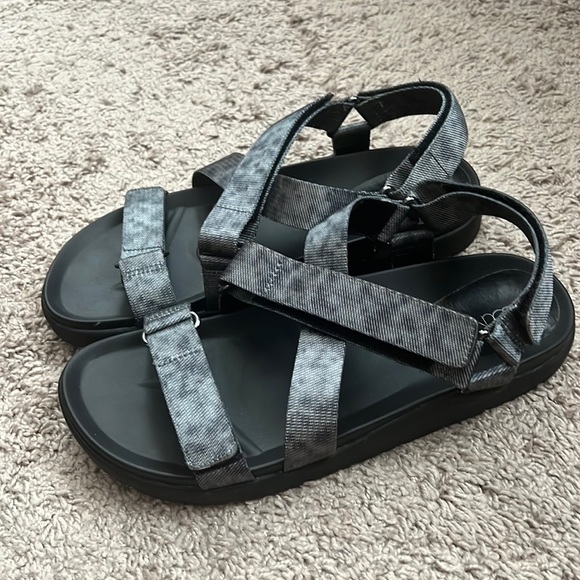 Abound Gradient Gray Sandals Size 10 - Picture 2 of 6